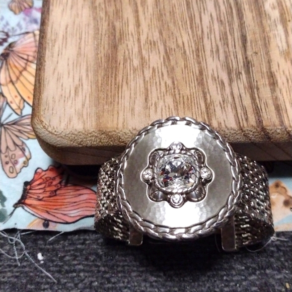 ❤️ Brighton Galadriel Wide Cuff Crystal Silver Plated Bracelet (Retired) - Picture 3 of 3